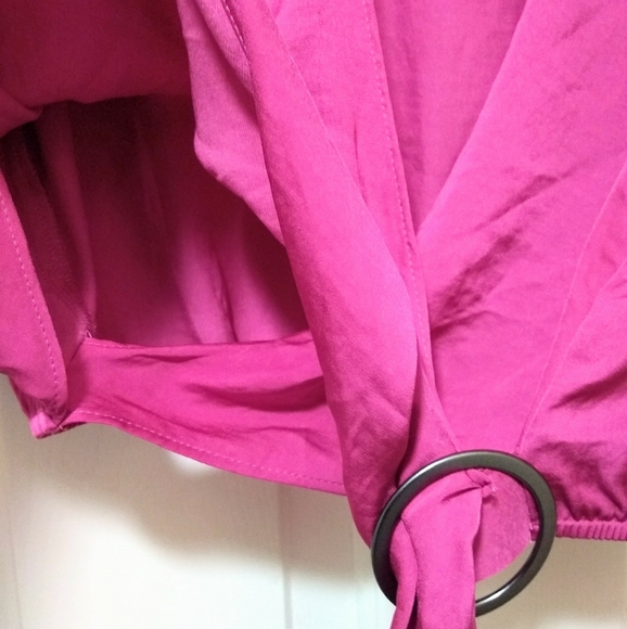 NWOT Vibrant Flowy Sleeve Top - Picture 13 of 16